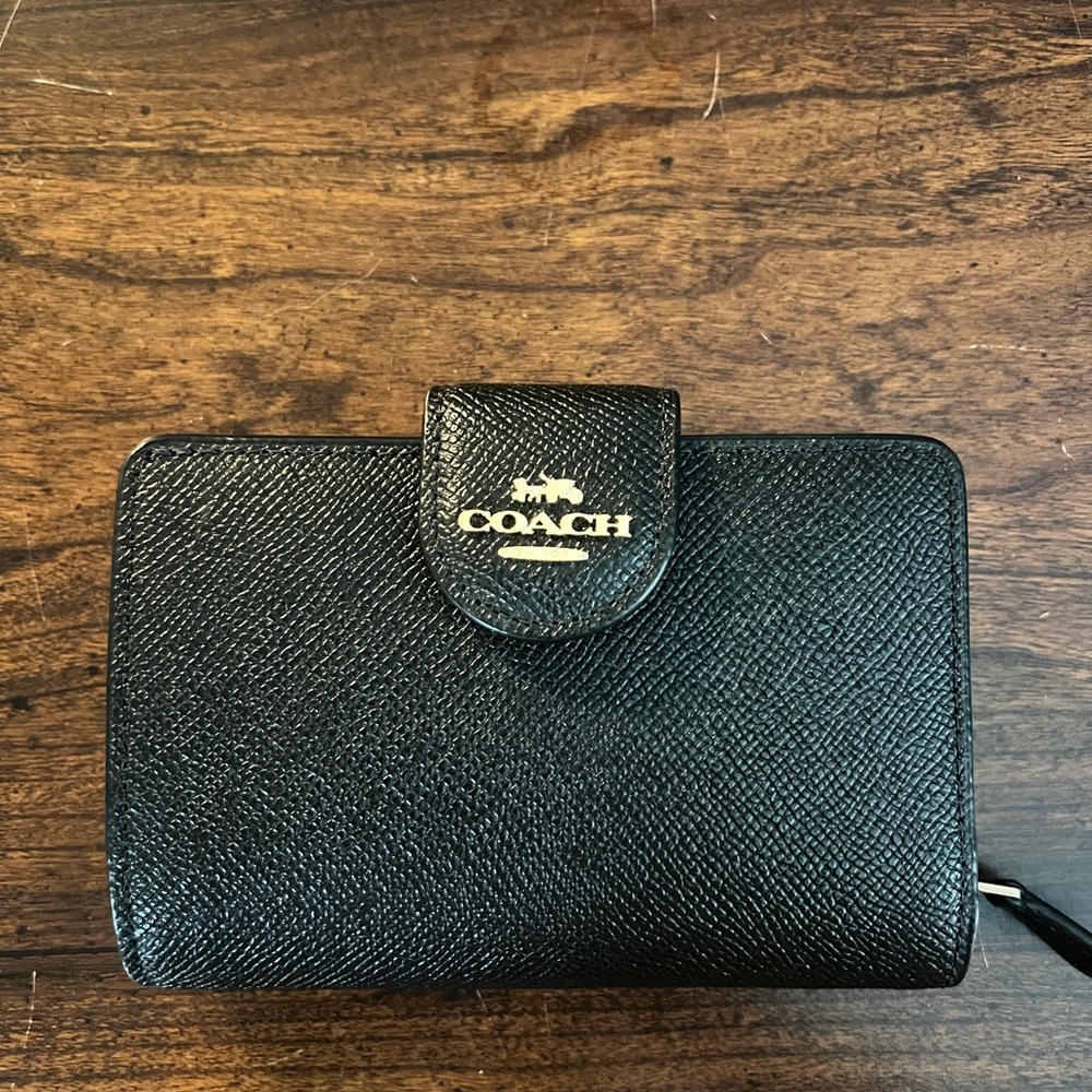 Coach Medium Corner Zip Wallet